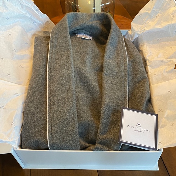 Petite Plume Men's Flannel Robe in Grey Size XL Used Once Preowned Stylish W/Box - Picture 4 of 7